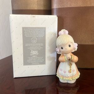 Avon Exclusive 1998 Precious Moments “Love Is The Key” Figurine **NIB**